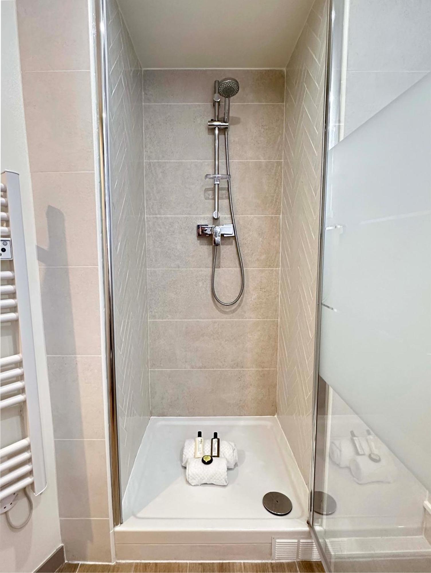Brand New Properties Near La Madeleine ! Paris Luaran gambar