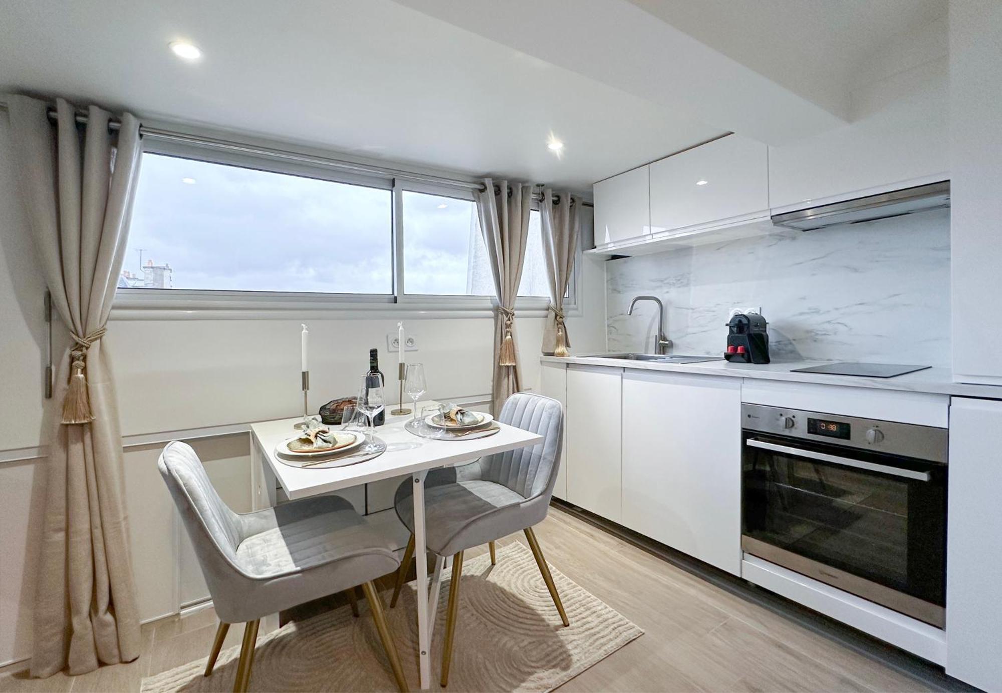 Brand New Properties Near La Madeleine ! Paris Luaran gambar